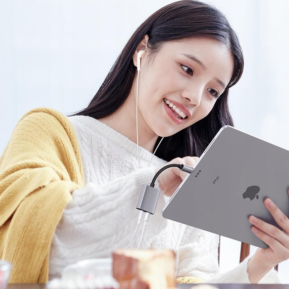 Mcdodo 2 in 1 iPhone Dual Port Splitter Lightning To 3.5mm